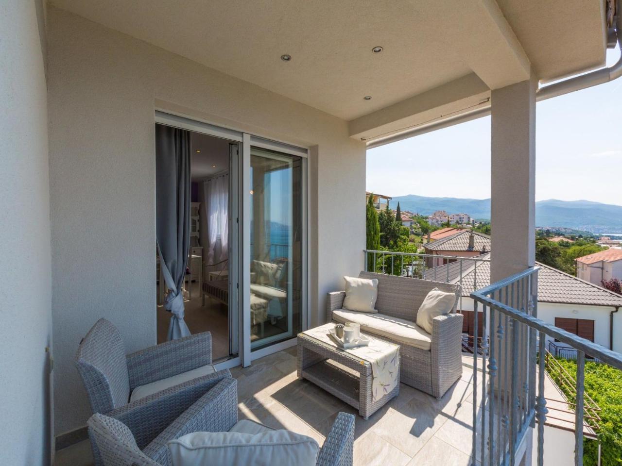 Apartments Lavarin Novi Vinodolski Exterior photo